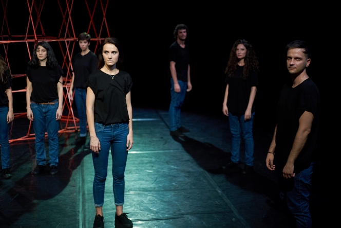 153 DE SECUNDE // Teatru contemporan inspirat de povestea uneia dintre supraviețuitoarele dramei de la Colectiv