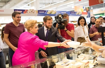 Carrefour România lansează un program de folosire responsabilă a plasticului și introduce plata cu PET-ul