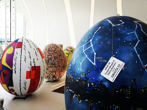 Fundația Globalworth a achiziționat 4 lucrări de artă, în valoare de 20.000 de euro, în campania “Ouăle Grivița 53”