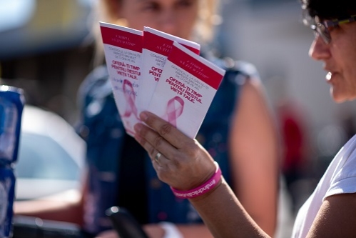 Aleargă la Cursa Populară AVON din cadrul Bucharest Marathon și susține lupta împotriva cancerului la sân