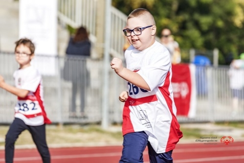 Peste 200 de persoane aleargă UNIFICAT pentru #TeamSpecialOlympics