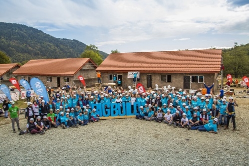 BIG BUILD 2019: Habitat for Humanity România a construit 10 case în 5 zile, la Vaideeni