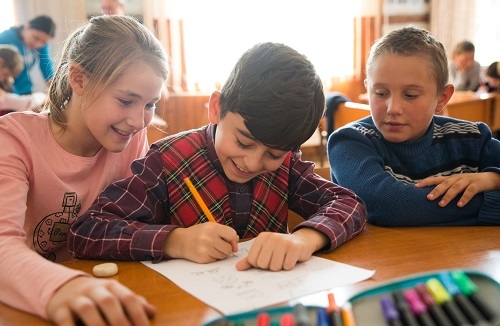 UNICEF invită profesorii și elevii din România să ia parte la cea mai mare lecție din lume pe tema drepturilor copilului