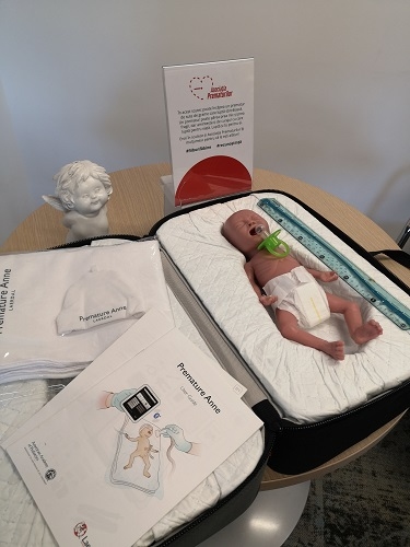 Asociația Prematurilor a dotat maternitatea Prof. Dr. Panait Sârbu cu un simulator sub forma unui bebeluș prematur de 25 săptămâni