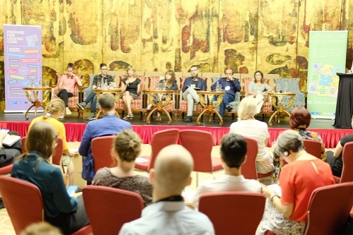 Tinerii care ies din îngrijirea alternativă pot spera la un viitor mai bun