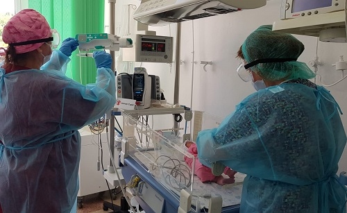 Salvați Copiii intensifică dotarea spitalelor: aparatură medicală performantă ajunge la Petroșani și Făgăraș