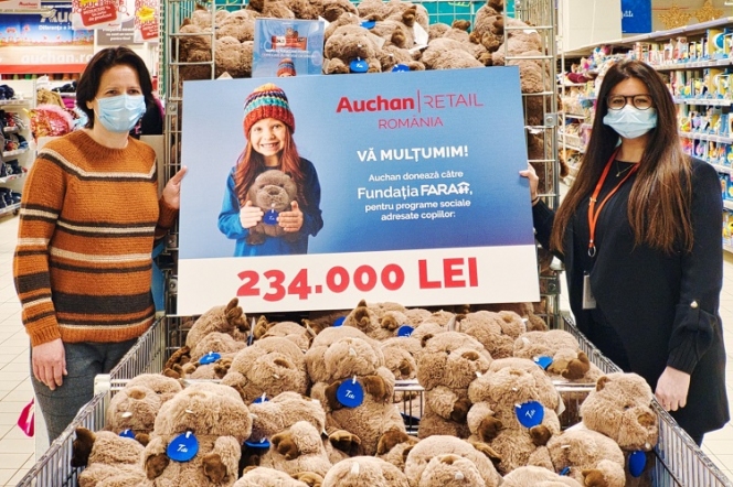 Peste 30.000 de români au cumpărat castorul de pluș Titi din magazinele Auchan, donând aproximativ 50.000 de euro pentru copiii din medii defavorizate