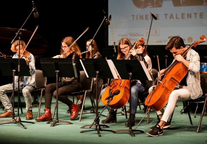 30 de tineri talentați, muzicieni și artiști vizuali, au devenit bursieri ai programului național Tinere Talente 2021