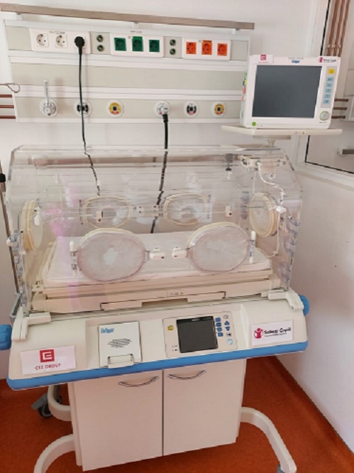 Secția de neonatologie a Spitalului Drobeta-Turnu Severin primește un incubator performant și un monitor de funcții vitale