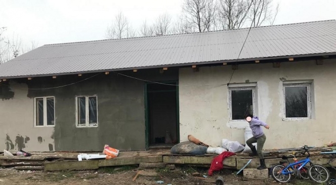 9 copii din programele Hope and Homes for Children au rămas acasă, lângă părinți, datorită susținerii Loteriei Române