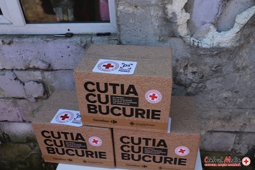 840 de familii vor primi „Cutia cu Bucurie” cu alimente de bază, printr-un parteneriat între Crucea Roșie Română, P3 Logistic Parks și Carrefour România