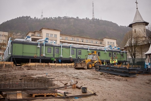 Banca Comercială Română contribuie cu 100.0000 de euro la spitalul Modular ATI de la Piatra Neamț, construit de Dăruiește Viață