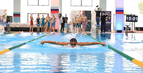 Campionii mici și mari ai Clubului Sportiv al Armatei Steaua București au intrat “la apă“ pentru a susține copiii cu autism din Asociația CONIL