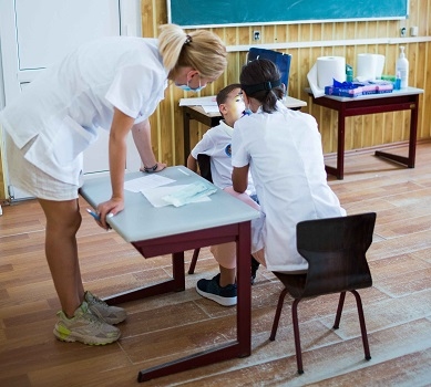 Săptămâna educației și a sănătății la Castelu // Ateliere de alfabetizare rapidă și dezvoltare personală, caravană medicală pediatrică și cursuri de igienă