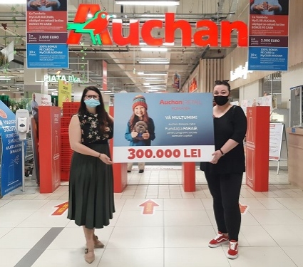 Auchan: Donație totală de 300.000 de lei către Fundația FARA, în urma vânzării a peste 43.000 de castori de pluș Titi