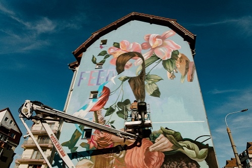 Noi lucrări de artă stradală și prima poezie murală apar începând de astăzi pe 10 ziduri din Sibiu