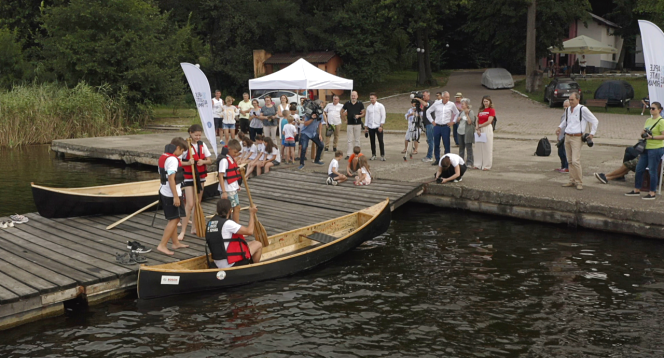 #ApeleUnitealeRomaniei: Canotca construită de copii, lansată pe Lacul Snagov