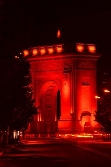 Clădiri emblematice din București și din țară au fost iluminate în roșu în semn de incluziune pentru persoanele cu dizabilități intelectuale