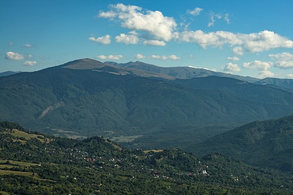 Banca Transilvania se alătură Fundației Conservation Carpathia - Primul pas: construirea unui centru de zi destinat copiilor din mediul rural