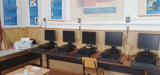 15 şcoli din mediul rural au fost dotate cu echipamente IT  și software de peste 80.000 de euro