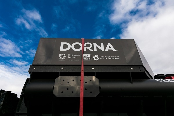 Dorna a instalat primul dispozitiv de colectare a deșeurilor pe râul Dâmbovița, în cadrul campaniei “Apa care are grijă de ape”