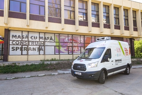 Cantina Socială la 1 an: Zi de zi, 5 zile din 7, peste 1.000 de oameni primesc câte o masă caldă