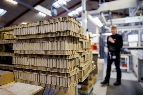 Grupul VELUX renunță aproape în totalitate la plasticul din ambalajele ferestrelor de mansardă