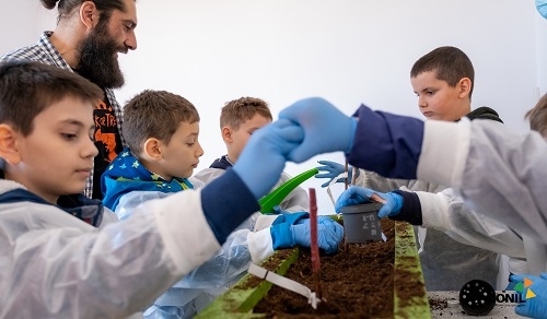 Asociația Conil anunță cu multă bucurie deschiderea activităților de voluntariat în Grădina Urbană CONIL!