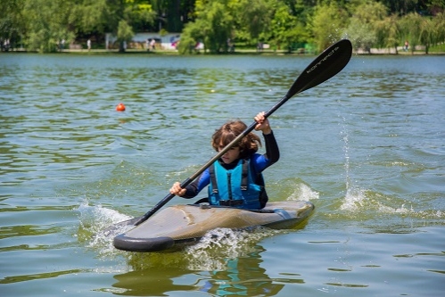 Practicanții de caiac, canoe și dragon boat sunt așteptați la  ediția de vară a Cupei Titan la caiac-canoe