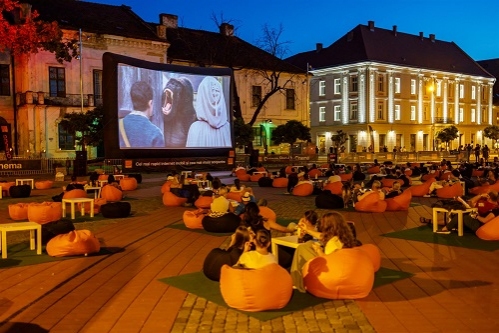 Orange Pop-Up Cinema vine în 6 orașe din România. Toate încasările merg spre Fundația Orange.