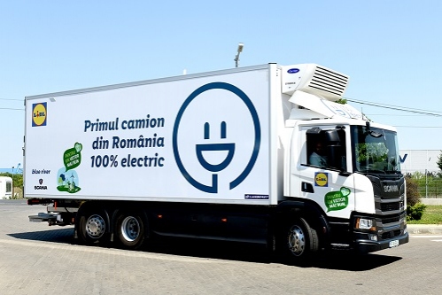 Primul camion electric din România marca Scania va face parte din flota Blue River și va livra produse pentru Lidl România