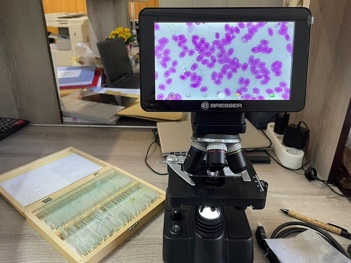 CEZ dotează laboratorul de biologie de la Liceul Tehnologic Cogealac cu aparatură și materiale didactice care fac predarea materiei mai ușoară