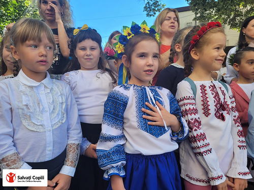 Copiii ucraineni marchează deschiderea anului școlar, alături de colegii din România