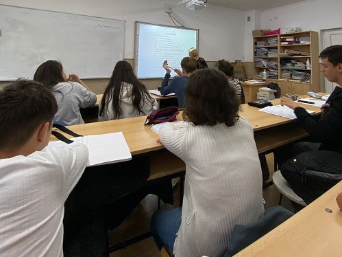 CEZ susține digitalizarea celor două laboratoare de limbi moderne de la Colegiul Național de Informatică “Matei Basarab” Râmnicu Vâlcea