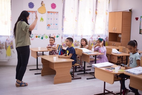 Teach for Romania și NN contribuie la educația copiilor din comunități dezavantajate