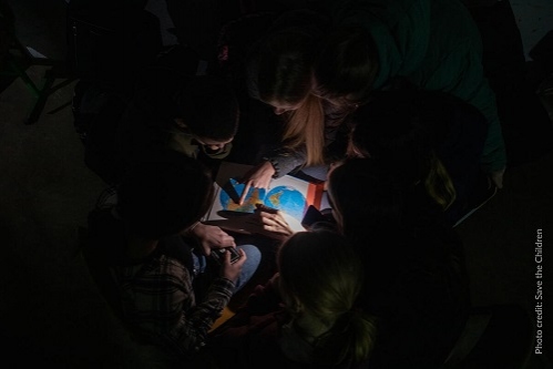 STUDIU: Peste 900 de ore în subteran este timpul mediu petrecut în buncăre de copiii din Ucraina