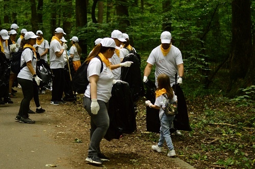 130 de voluntari au participat la acțiunea de ecologizare  a Pădurii Băneasa, organizată de Asociația pastel și ProCredit Bank