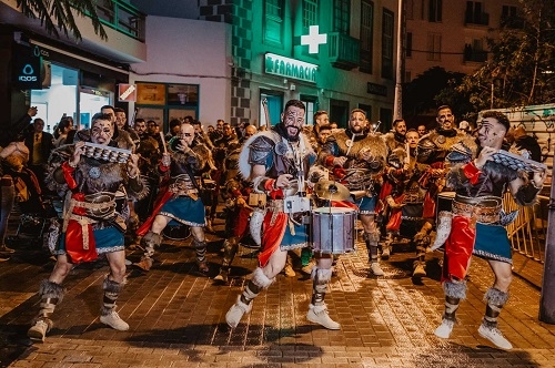 30 IUNIE – 2 IULIE: ACROBAŢII AERIENE, SPECTACOLE PE APĂ, PERSONAJE FANTASTICE ŞI INSTALAȚII VIVANTE, LA FESTIVALUL INTERNAŢIONAL DE TEATRU DE STRADĂ BUCUREŞTI – B-FIT IN THE STREET! #12