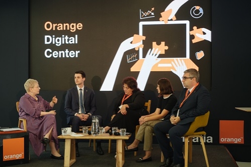 Fundația Orange inaugurează Orange Digital Center România, un hub amplu de educație digitală, care oferă programe gratuite de formare #PentruMâine