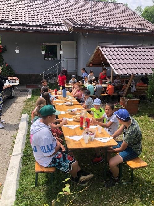 Metropolitan Life susține cu suma de 25.000 euro proiectul ”Prânzul Comunitar” și se alătură Asociației Copii pentru Viitor într-un proiect de educație și activare comunitară pentru copiii și adolescenții din medii dezavantajate