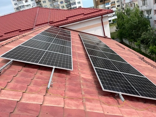 53 de școli, licee, grădinițe și instituții au energie de la soare, după ce Renovatio a finanțat un proiect caritabil în valoare de 500.000 euro