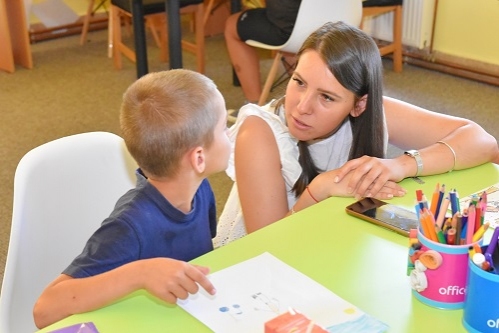 În anul școlar care a început, Kaufland România susține programul de prevenire a abandonului școlar defășurat de United Way în 10 comunități dezavantajate din județul Timiș