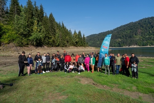 Peste 1000 de saci de deșeuri colectați de pe malurile Lacului Bicaz de Persil și Let’s Do It Romania