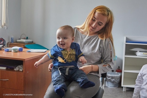 Nivelurile globale de imunizare a copiilor au stagnat în 2023, mulți dintre aceștia fiind lipsiți de protecție vitală