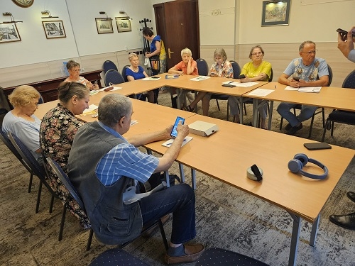 Peste 500 de vârstnici din România au participat la ateliere de dobândire a abilităților digitale
