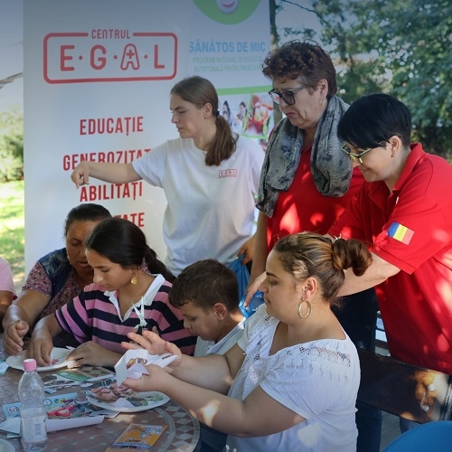 O masă caldă în centrele E.G.A.L. pentru copiii din zone defavorizate