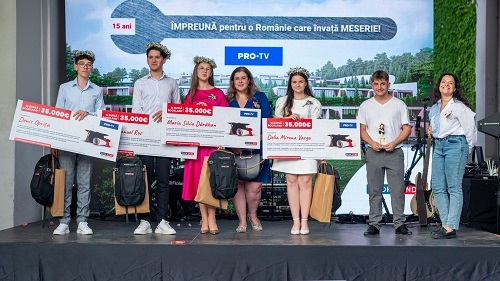 Bursele BookLand, cele mai mari burse educaționale acordate în România (în valoare totală de 140.000 euro) au fost decernate în cadrul Galei BookLand