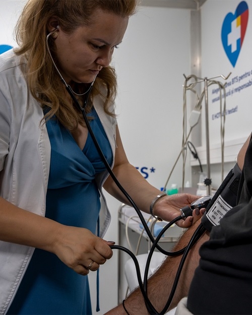 MedLife extinde proiectul Caravana cu Sănătate: analize și consultații medicale gratuite în Timiș și Galați