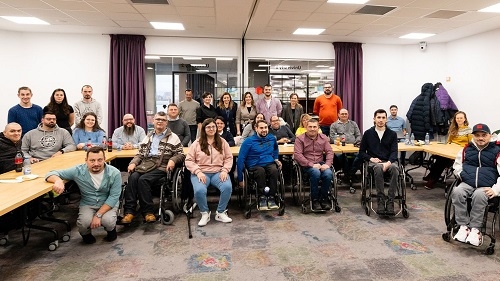 Primii absolvenți Techable, programul dedicat persoanelor cu dizabilități locomotorii, își primesc certificările ca Programatori de Sisteme Informatice