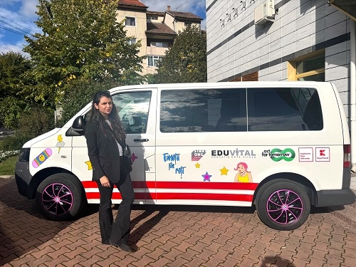 Prima caravană mobilă dedicată sănătății emoționale a copiilor din Oltenia, lansată de Ziua Mondială a Sănătății Mintale